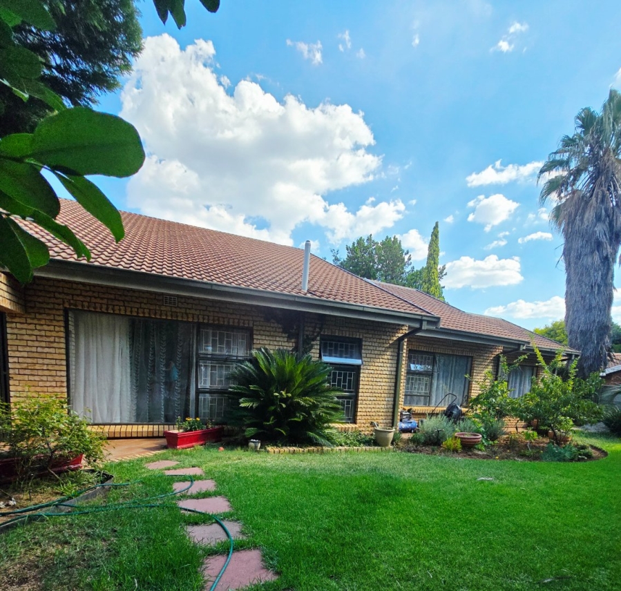 4 Bedroom Property for Sale in Flamwood North West